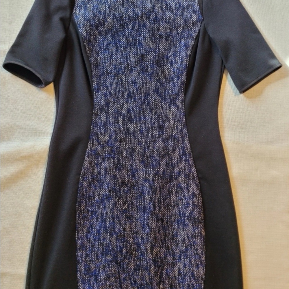 Elie Tahari Black and Blue Sheath Dress Short Sleeve Crew Neck